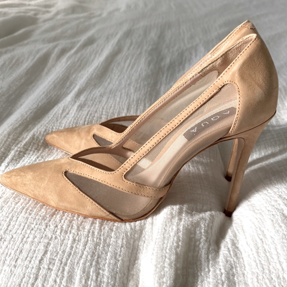 Nude pumps size 6.5